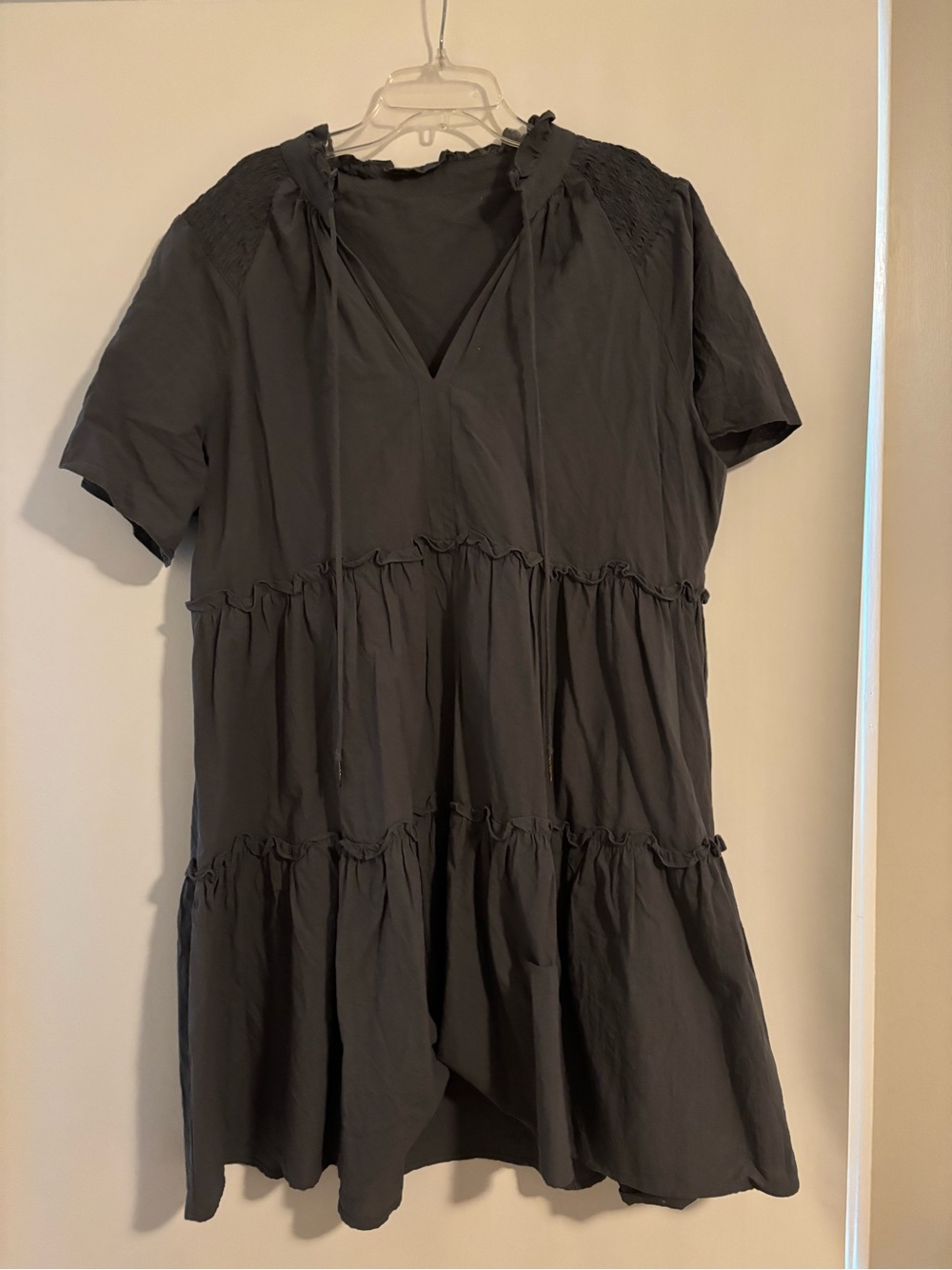 Cotton Women's Short-Sleeve Tiered V-Neck Dress in Charcoal